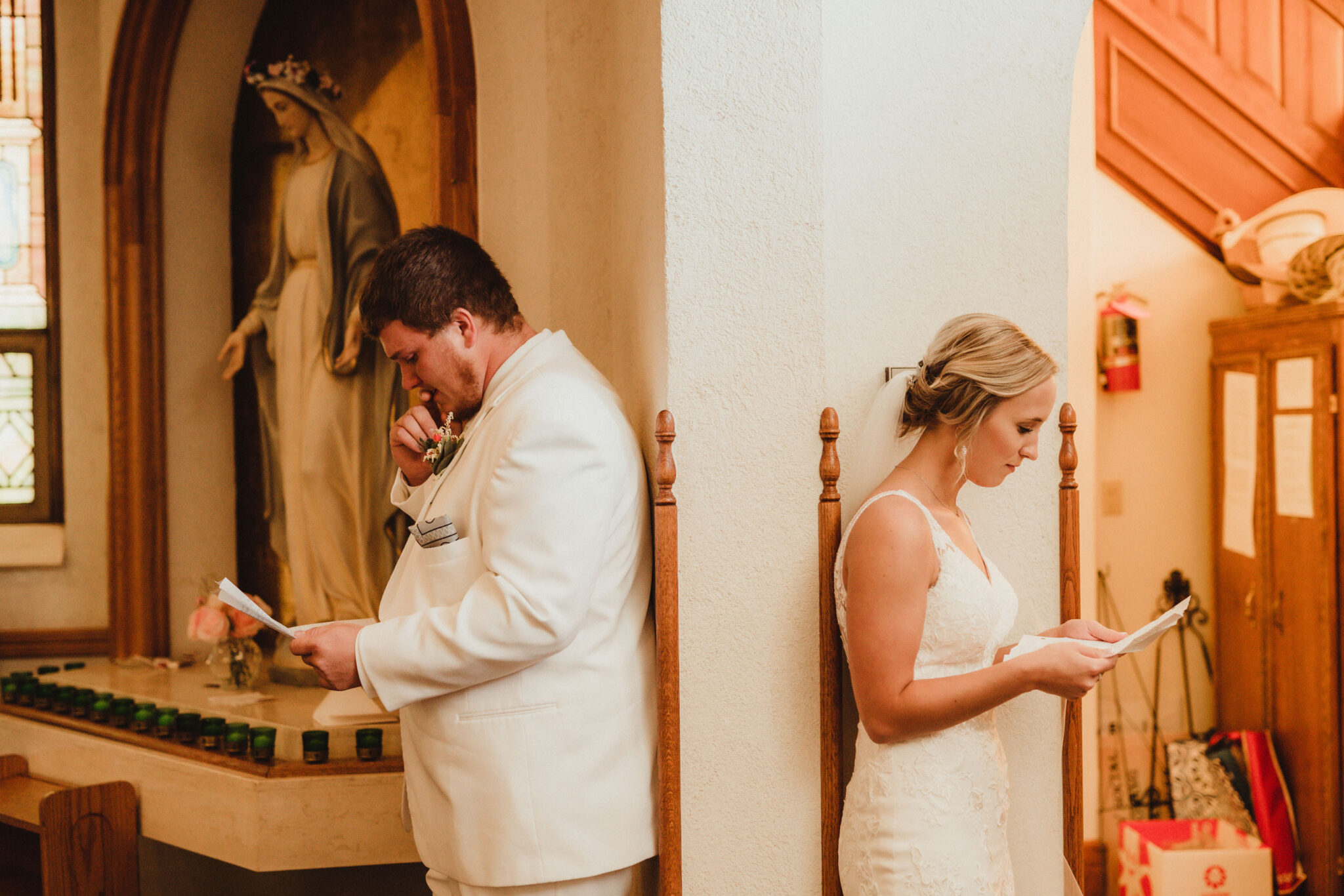 A bride and groom read letters from each other before their rustic wedding ceremony. Wisconsin wedding photography Bride and groom letters First look photos #weddingplanning #weddingtimeline #diywedding #wisconsinweddingphotographer #wisconsinchurchwedding